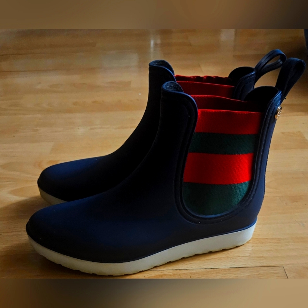 Women rain boots so comfortable perfectly perfect for the fall.